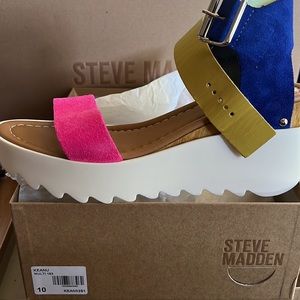 Steve Madden sandals they say size 10 but would fit more like a 9.5